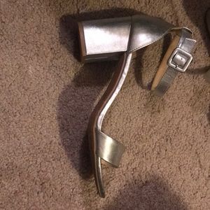 Silver heels - CL by Laundry